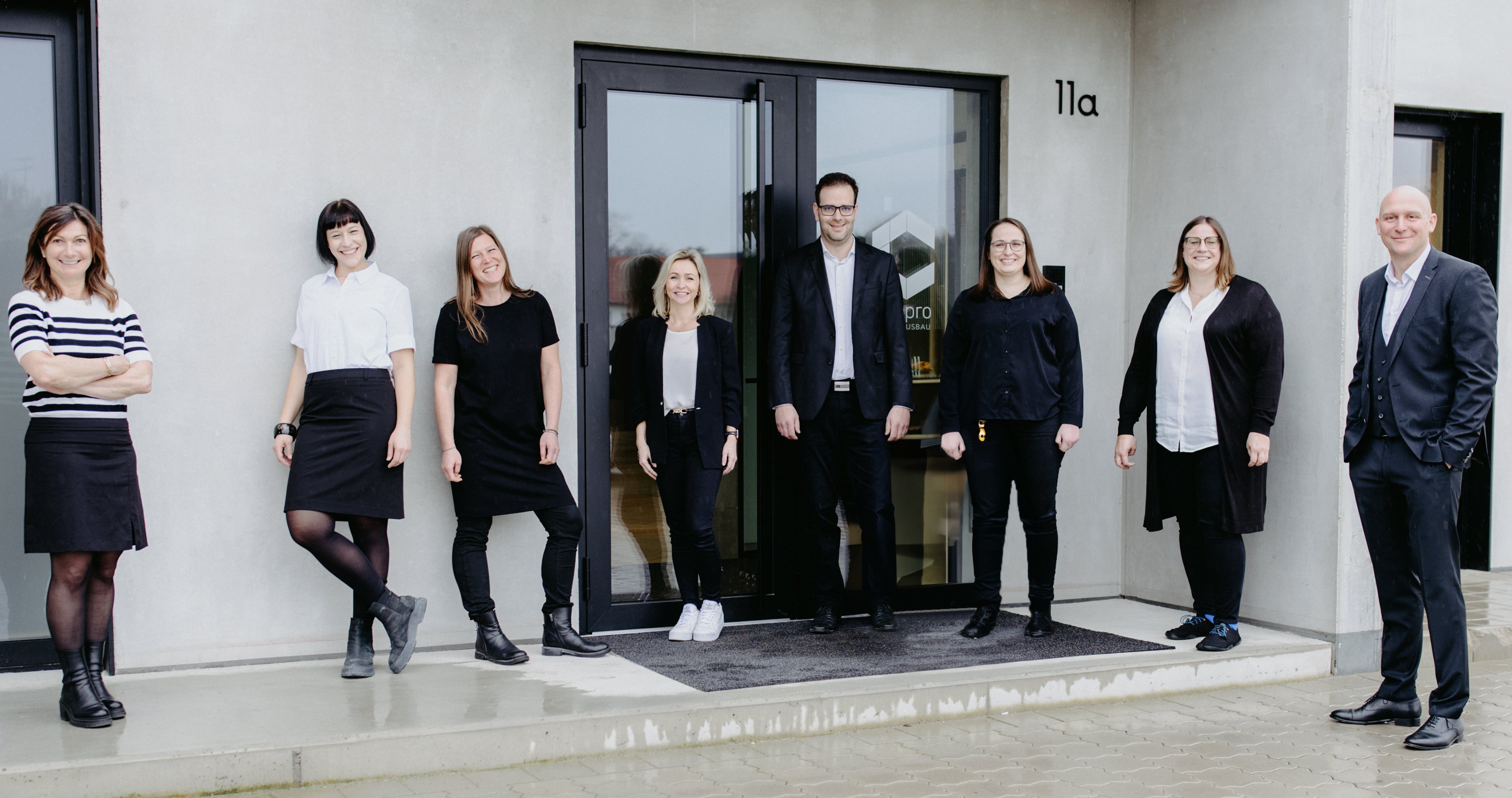 Mitarbeiter Eingangstüre am kleinsten jpg